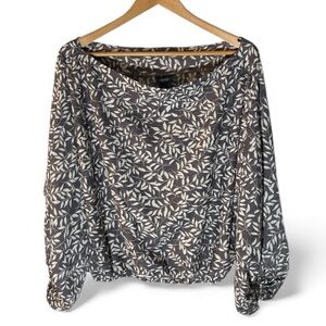 C17- Women’s Medium Daytrip Black and White Leaf Pattern Blouse